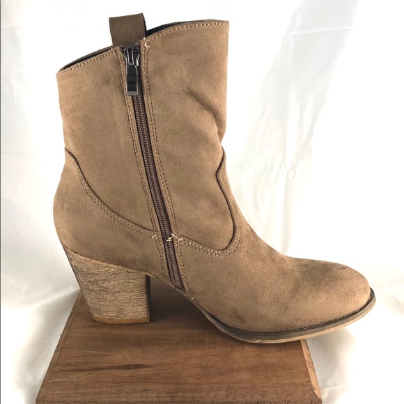 Faux Suede Western Style Boots - Picture 2 of 8
